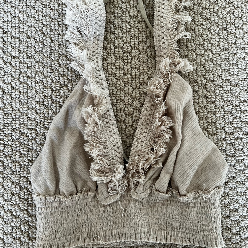 Tan crop top: bra top with open back | size S NEVER WORN